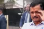 Delhi: केजरीवाल को फिर नोटिस देने उनके घर पहुंची क्राइम ब्रांच की टीम, विधायक खरीदने के आरोपों की होगी जांच