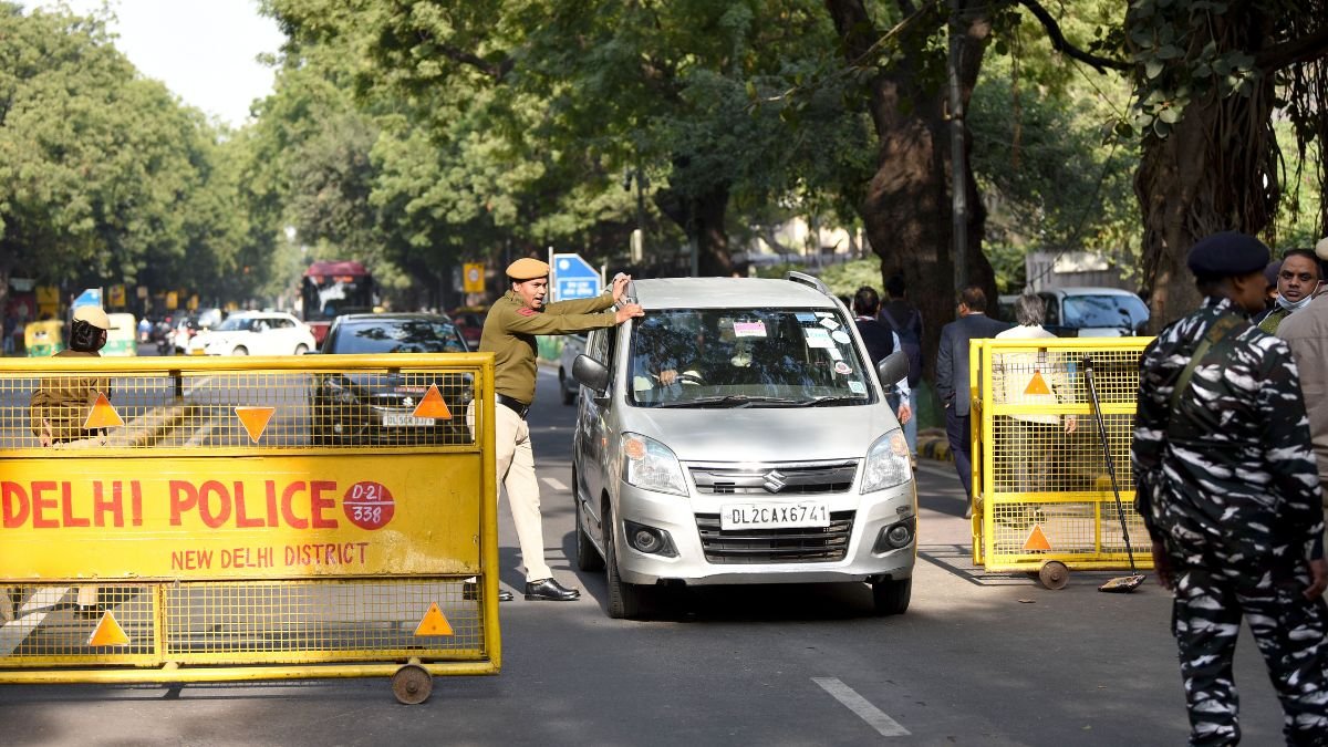 Delhi: रिपोर्ट में खुलासा- गणतंत्र दिवस पर भीड़ नहीं संभाल पाई दिल्ली पुलिस, बदइंतजामी से पैदल चले वीआईपी